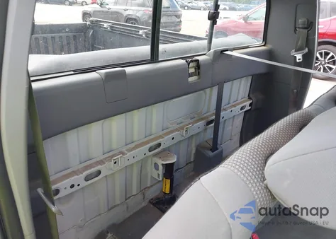 2005 Toyota Tacoma from USA, damaged, VIN 5TENX22NX5Z135483